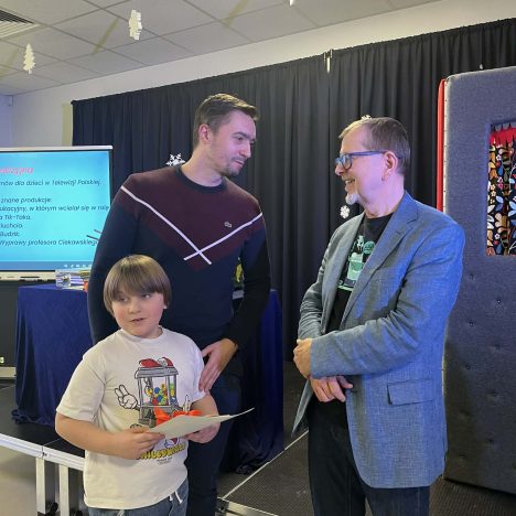 Nutki i kredki – konkurs w projekcie Tata czyta – to działa! w bibliotece