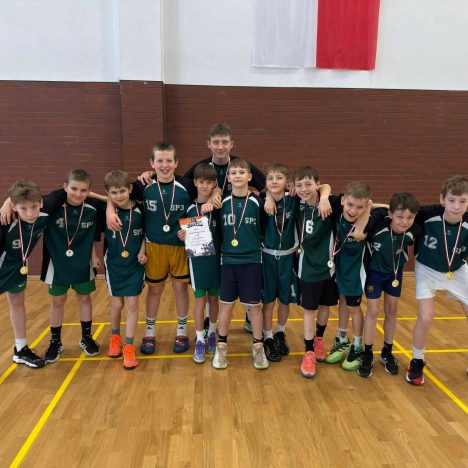 Klasa 2a rozpoczęła przygotowania do świąt 🌿🐣